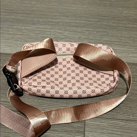 Stylish Pink Crossbody Bag - Picture 2 of 4